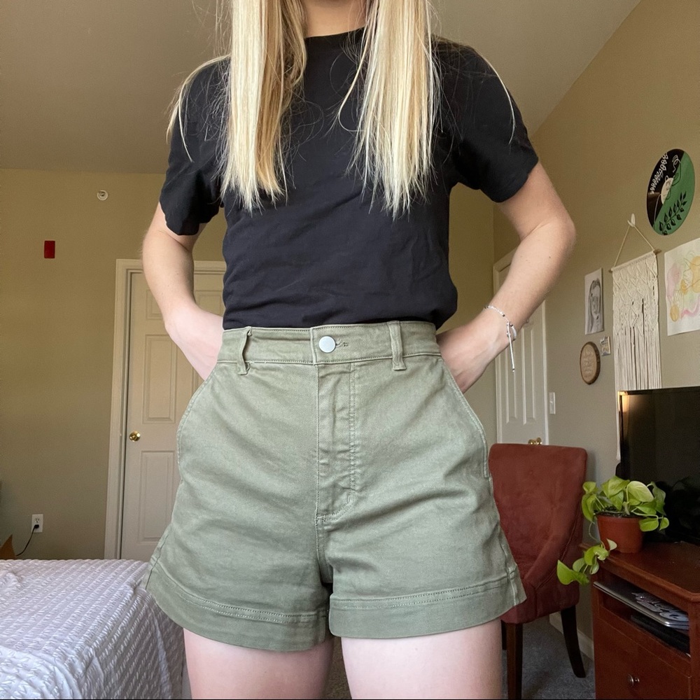 Everlane Cotton Twill High-Waisted Short Olive Green